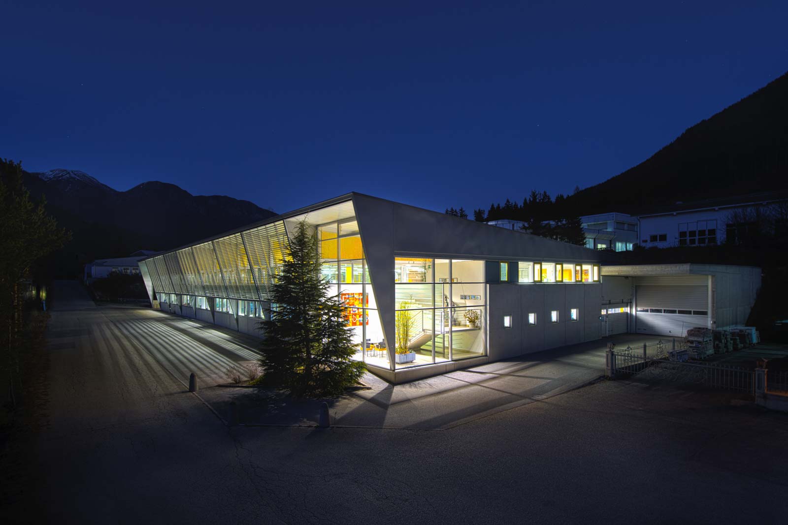 Architektur Fotograf Aussenansicht Nacht Chris Hasibeder Photographer Austria